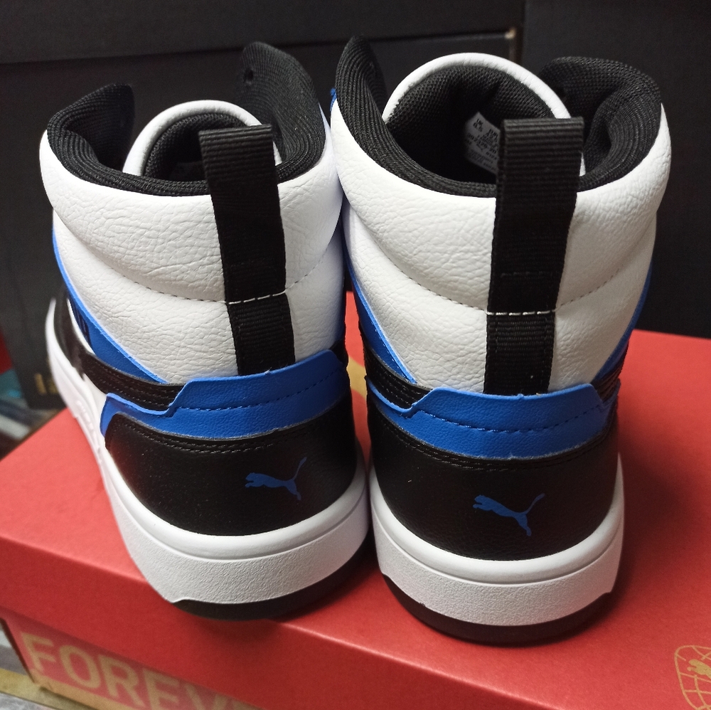 Puma - Picture 3 of 5